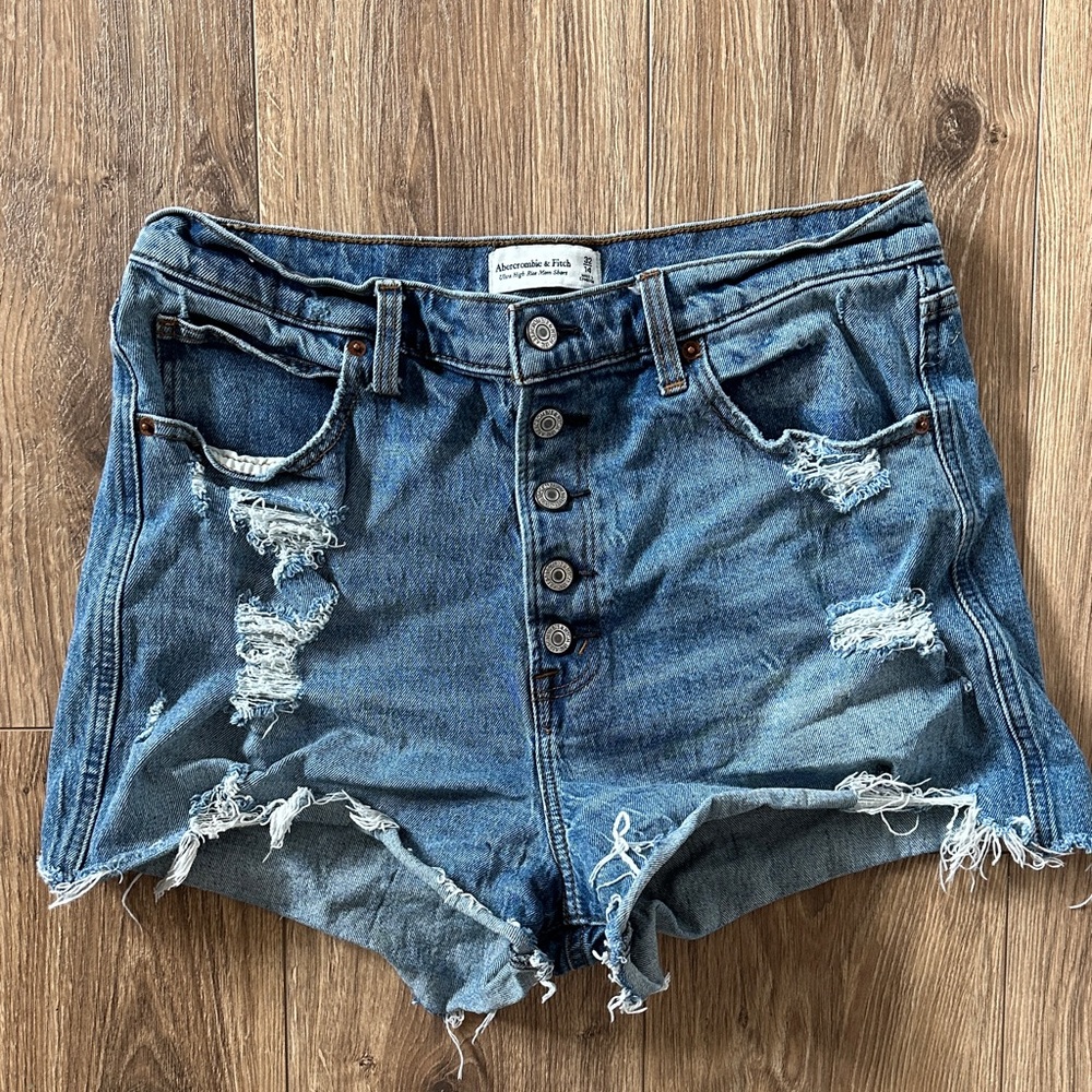Abercrombie & Fitch Ultra High Rise Mom Short Distressed